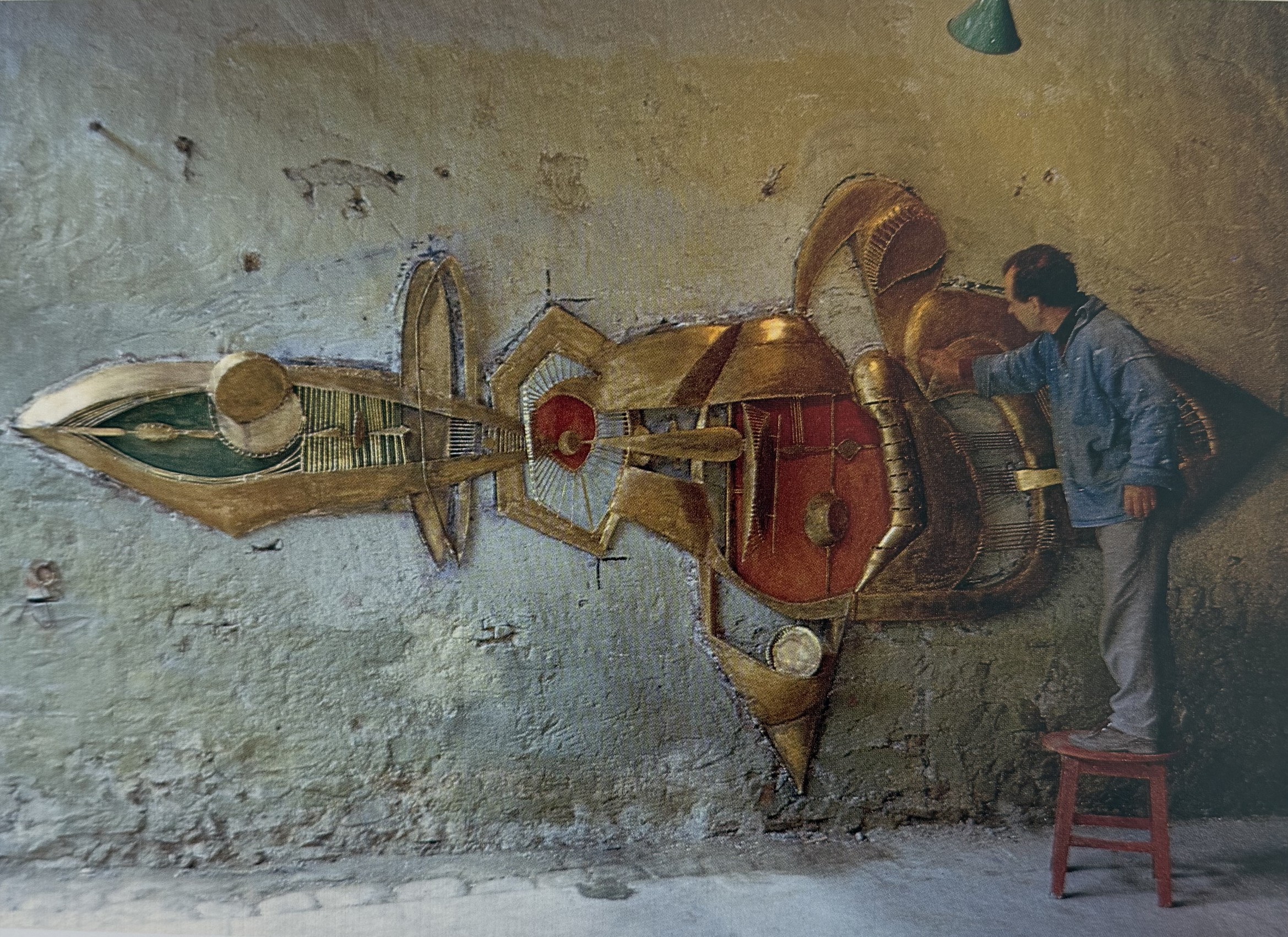 Constantin Andreou dans son atelier de La Ville du Bois, où il présente son travail 'Lieu d'évasion', 1969
