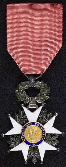 Croix de chevalier de la Légion d’honneur avec son ruban rouge