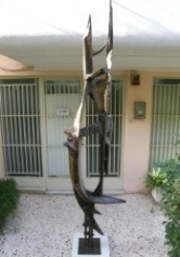 Standing bird, œuvre de Constantin Andréou