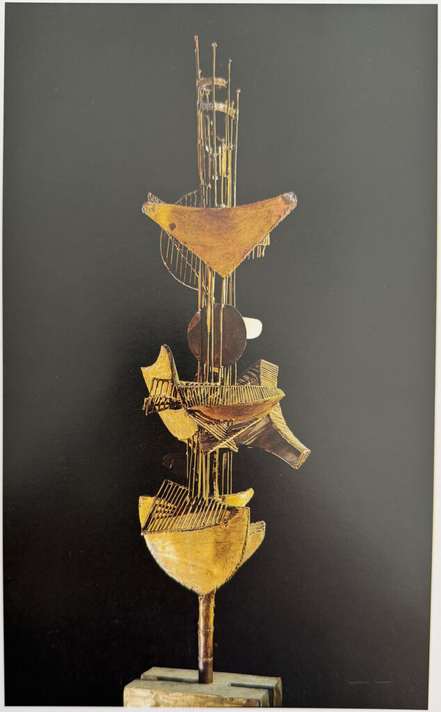Colonne ouverte et évolutive, œuvre de Constantin Andréou
