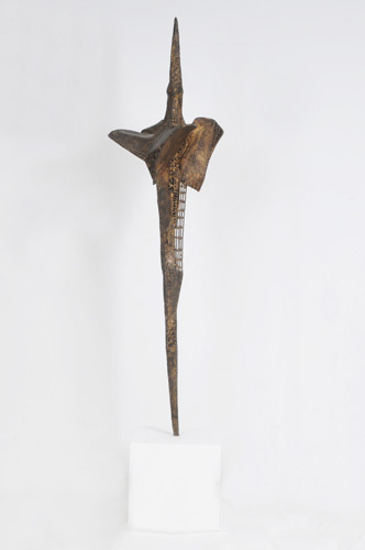 Oiseau vers le ciel, sculpture en laiton soudé de Constantin Andreou